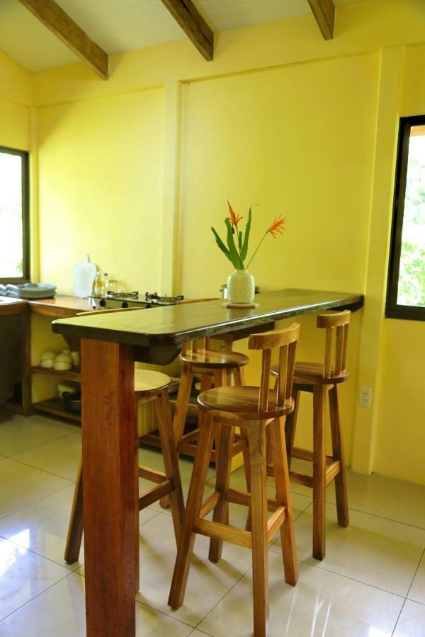 Hotel&Cabinas Nadine Cahuita Exterior foto