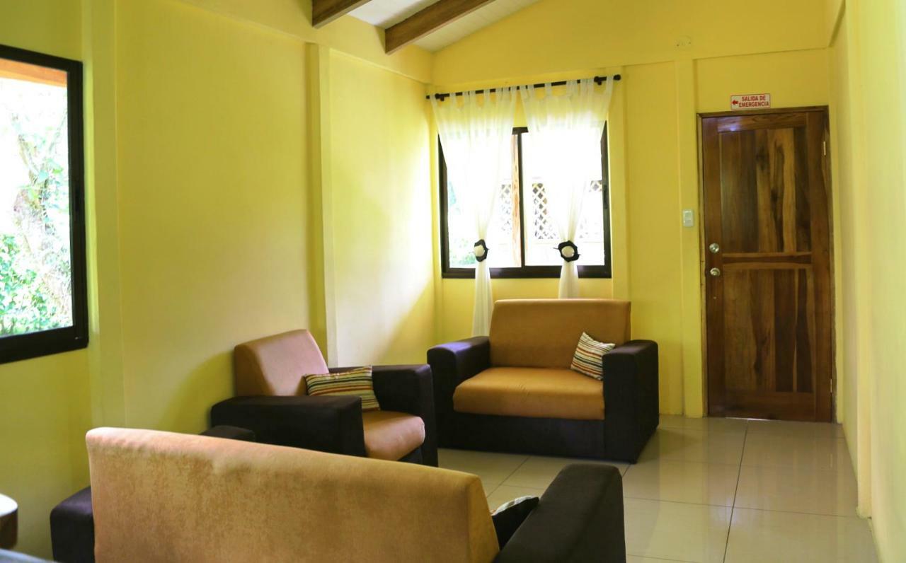 Hotel&Cabinas Nadine Cahuita Exterior foto
